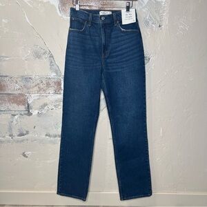 Abercrombie & Fitch NWT 27/4 The 90’s straight leg ultra high rise jeans.